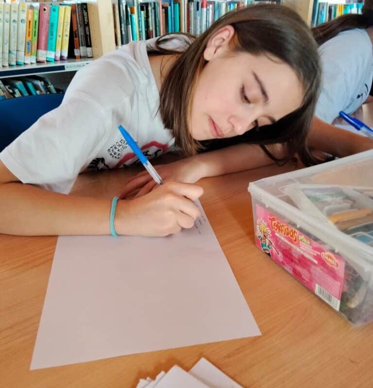 Actividad del dia del libro en la biblioteca municipal