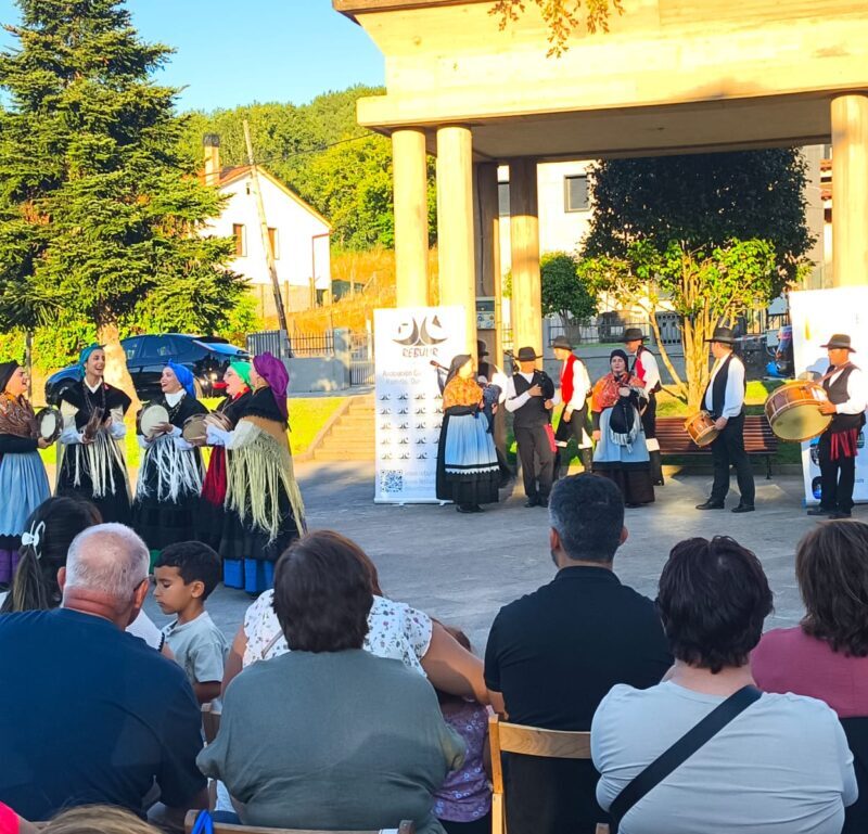 Actuación de Rebulir polo Día de Galicia